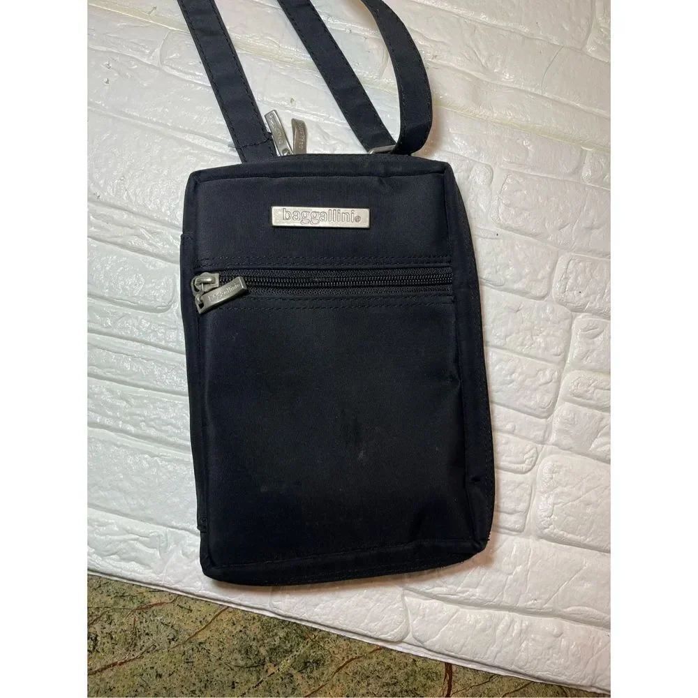 Baggallini Black Multi Pocket Detachable Strap Crossbody with adjustable Strap/B